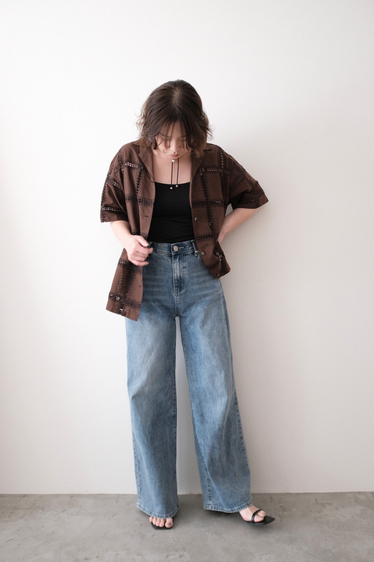 【4月27日 発売】コットンコード刺繍レースシャツ(ブラウン)