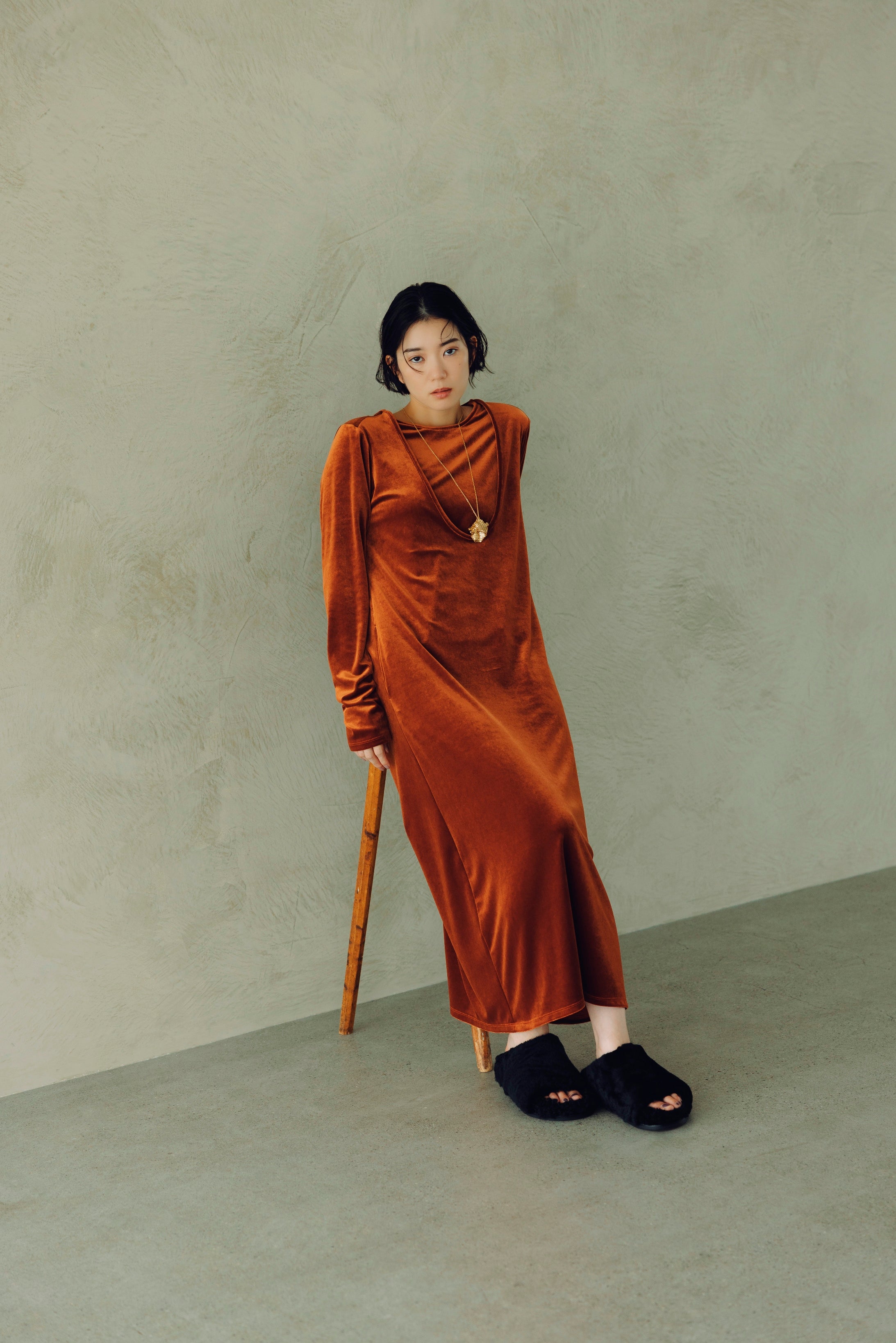 オレンジ色のワンピース