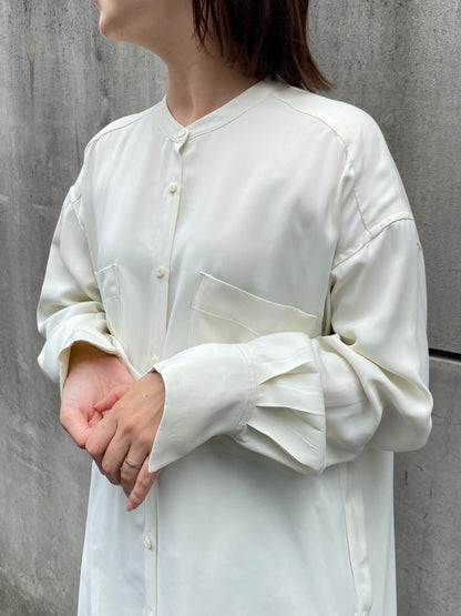 キュプラサテンノーカラーシャツ