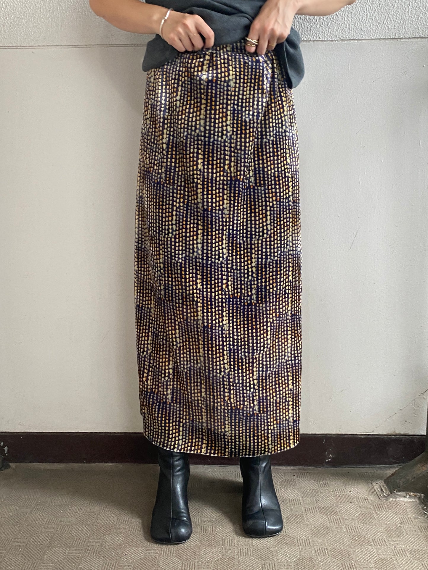 ベロアドットタイトスカート