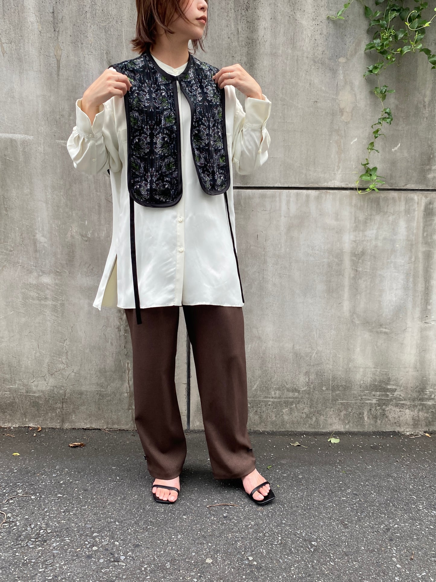 キュプラサテンノーカラーシャツ