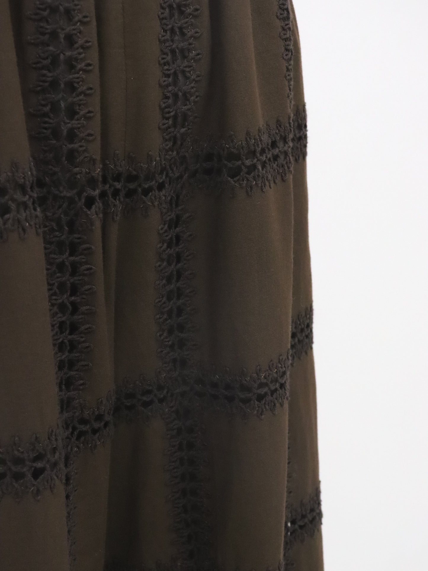 【4月27日 発売】コットンコード刺繍レースパンツ（ブラウン）